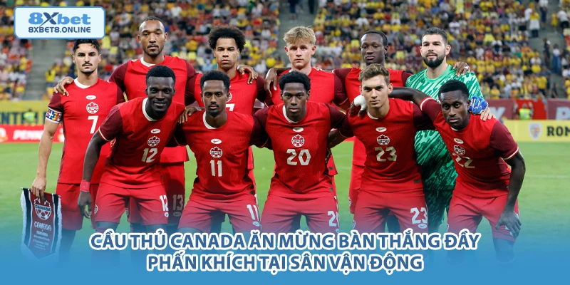 Cầu thủ Canada ăn mừng bàn thắng đầy phấn khích tại sân vận động.