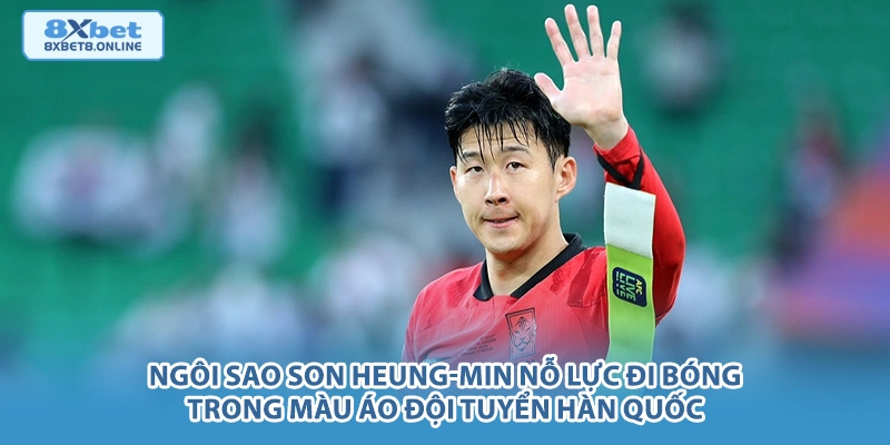 Ngôi sao Son Heung-min nỗ lực đi bóng trong màu áo đội tuyển Hàn Quốc.